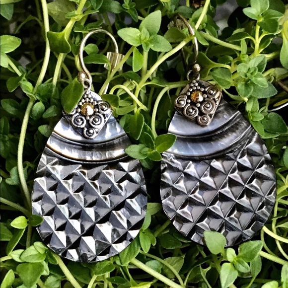 BALI DESIGNS Jewelry - ❗️PRICE IS FIRM❗️BALI DESIGNS/ROBERT MANSE MOTHER OF PEARL EARRINGS